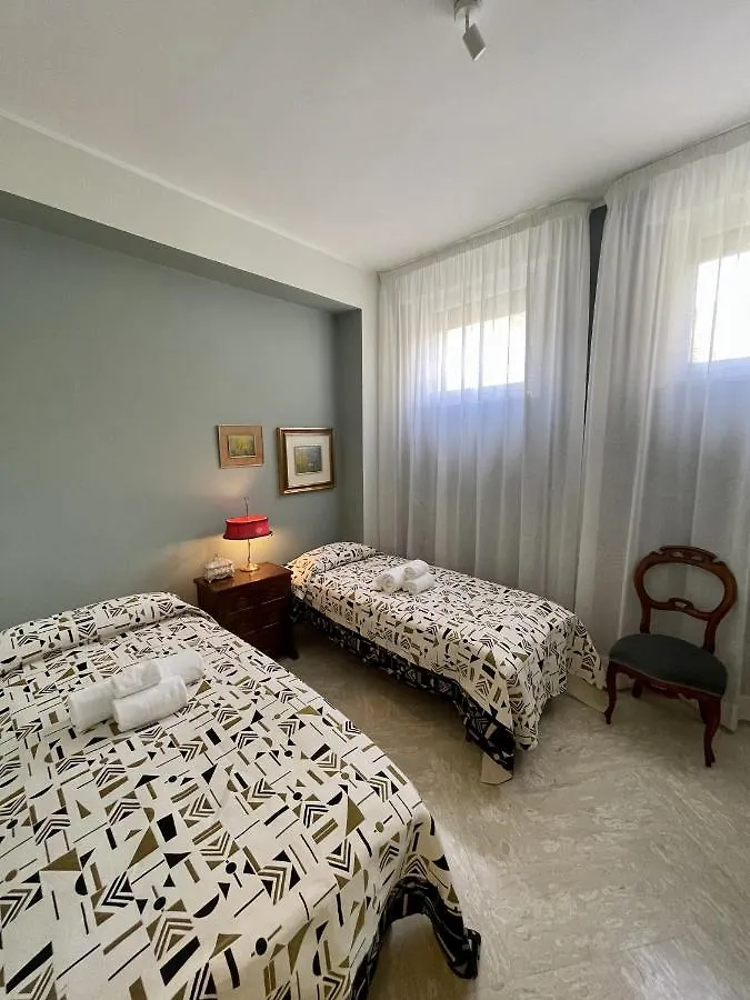 Ferienwohnung 4 Balconi House-Elegante Dimora Nel Centro Storico Lecce 0*,